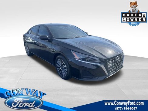 Used 2025 Nissan Altima 2.5 SV image 1