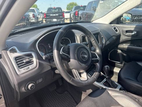 Used 2018 Jeep Compass Latitude w/ Popular Equipment Group FWD image 10
