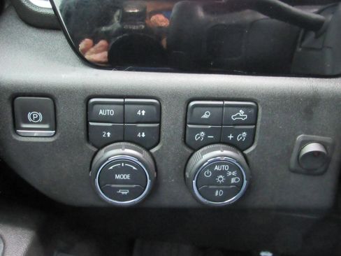 Used 2024 Chevrolet Silverado 2500 High Country image 25