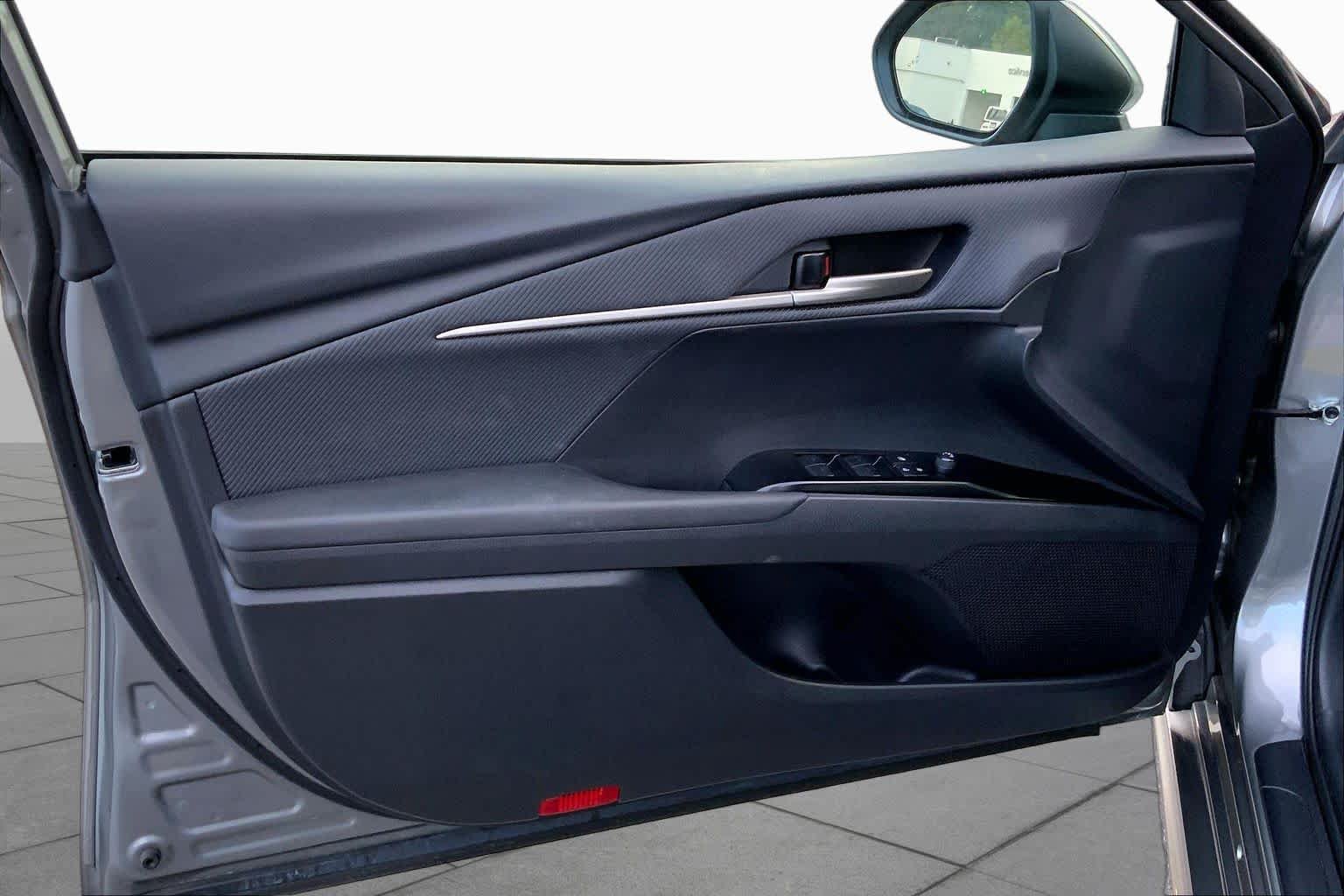 Used 2025 Toyota Camry SE FWD image 19