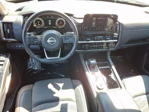 Certified 2025 Nissan Pathfinder Platinum w/ Cargo Package AWD/4WD image 12