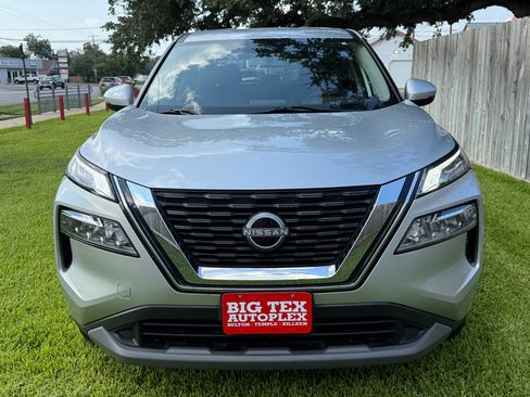 Used 2023 Nissan Rogue SV image 3