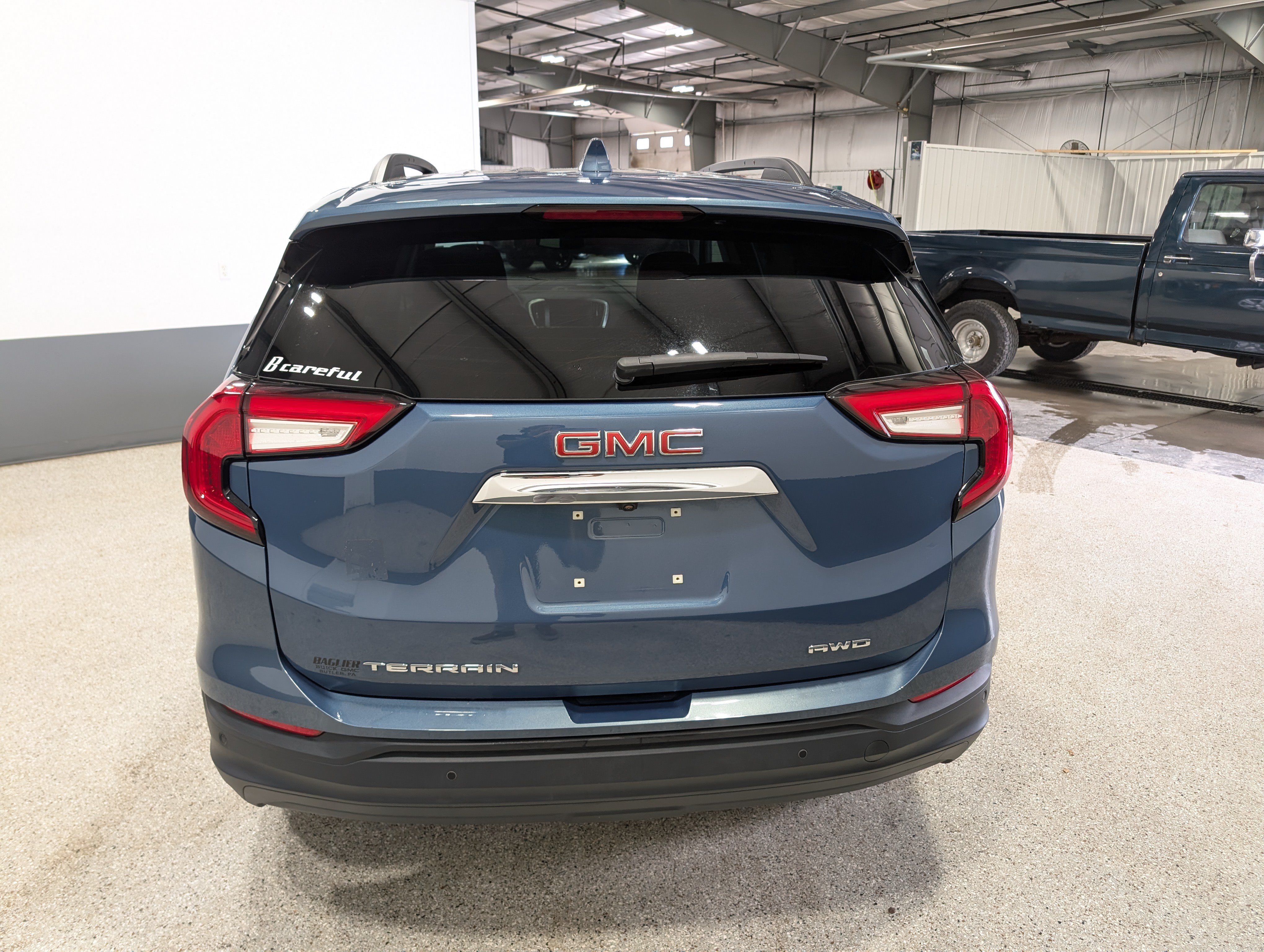 Used 2024 GMC Terrain SLE w/ Driver Convenience Package AWD/4WD image 4