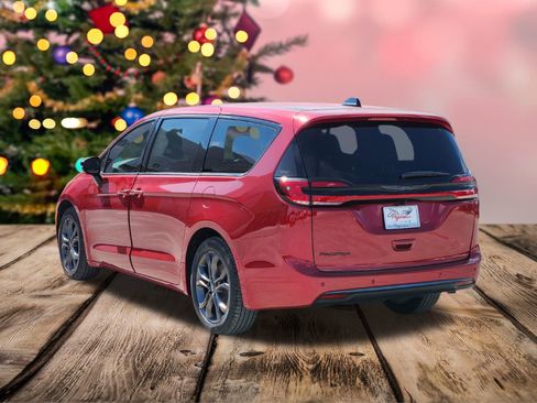 New 2026 Chrysler Pacifica Select image 4