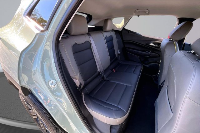 Used 2025 Chevrolet Trax ACTIV FWD image 24