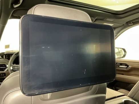 Used 2025 GMC Yukon Denali Ultimate AWD/4WD image 27