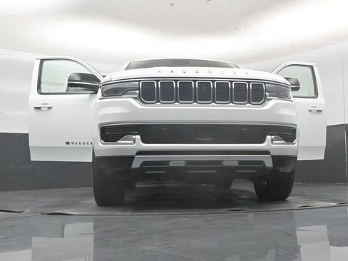 Used 2025 Jeep Wagoneer Series III w/ Premium Group I AWD/4WD image 64