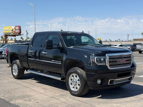 Used 2012 GMC Sierra 2500 Denali w/ Suspension Package, Off-Road AWD/4WD image 13