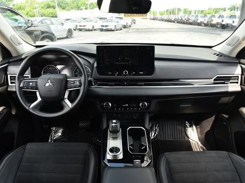 Used 2025 Mitsubishi Outlander SE AWD/4WD image 7