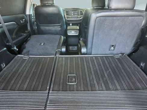 Used 2019 Toyota Highlander Limited Platinum AWD/4WD image 28