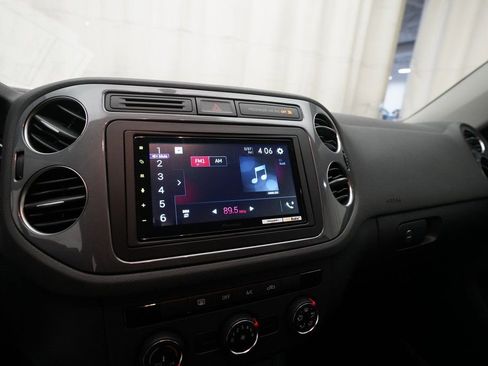 Used 2013 Volkswagen Tiguan SEL image 6