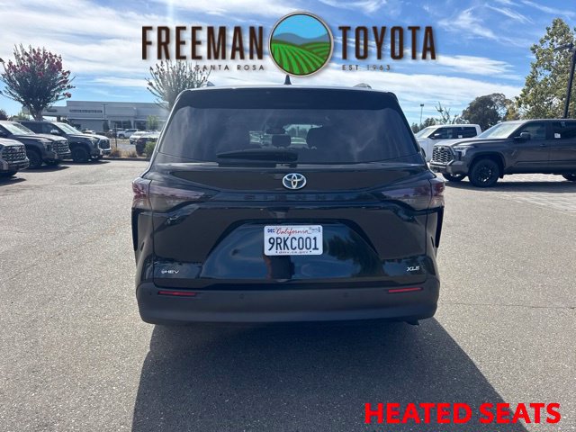 Used 2025 Toyota Sienna XLE FWD image 6