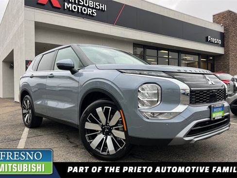 New 2026 Mitsubishi Outlander SE image 1