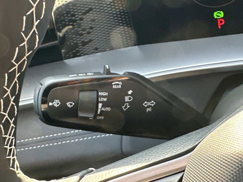 New 2025 Volkswagen Tiguan SE image 26