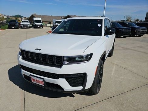 New 2026 Jeep Grand Cherokee Altitude AWD/4WD image 1