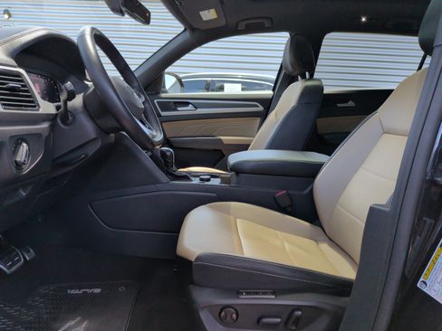 Used 2022 Volkswagen Atlas Cross Sport SEL R-Line AWD/4WD image 15