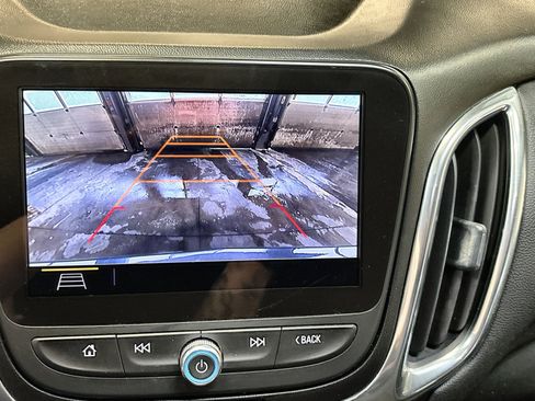 Used 2020 Chevrolet Equinox LT image 28