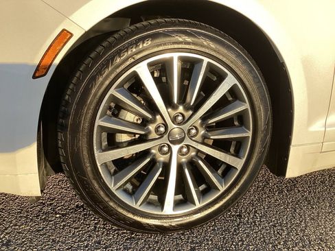 Used 2019 Lincoln MKZ Premiere image 15