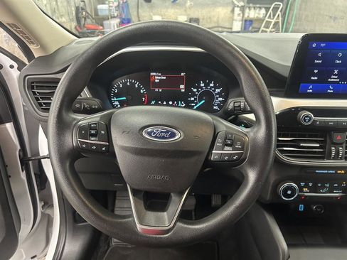 Used 2020 Ford Escape SE image 12