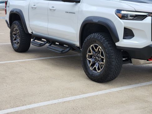 Used 2024 Chevrolet Colorado ZR2 w/ Technology Package AWD/4WD image 11