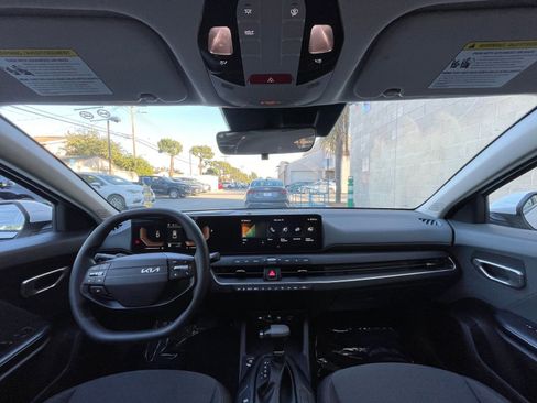 Used 2025 Kia K4 LXS image 33