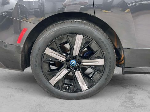 Used 2024 BMW iX xDrive50 w/ Premium Package AWD/4WD image 6