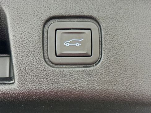 Used 2024 Chevrolet Blazer EV LT AWD/4WD image 31