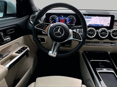 Used 2025 Mercedes-Benz GLB 250 image 6