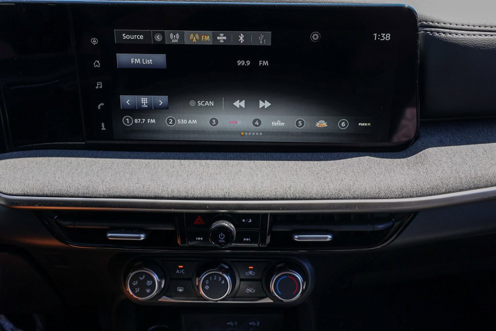 Used 2025 Nissan Kicks SV FWD image 30