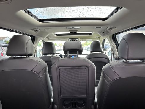 Used 2026 Kia Carnival SX w/ SX Dark Edition Package FWD image 12
