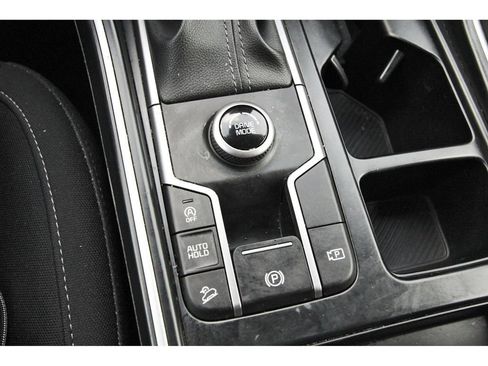 Certified 2025 Kia Sorento LX FWD image 30