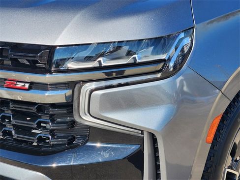 Used 2022 Chevrolet Suburban Z71 w/ Z71 Off-Road Package image 9