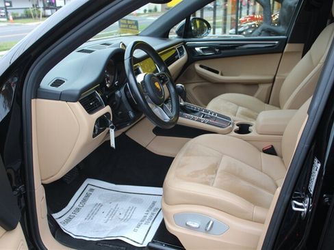 Used 2018 Porsche Macan AWD/4WD image 11