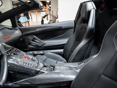 Used 2017 Lamborghini Aventador LP 700-4 image 63