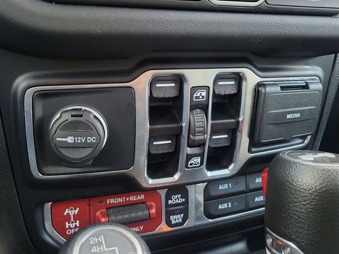 Certified 2024 Jeep Wrangler Unlimited Rubicon AWD/4WD image 30