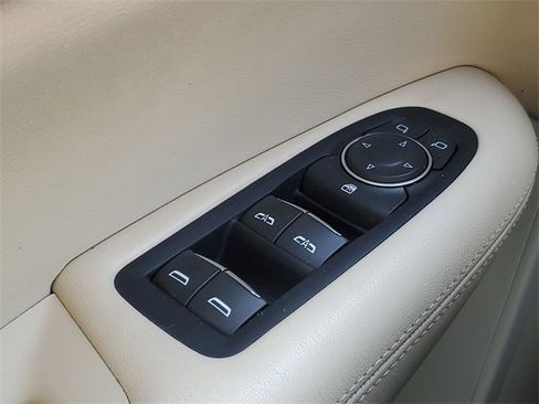 Used 2018 Cadillac XT5 FWD image 22