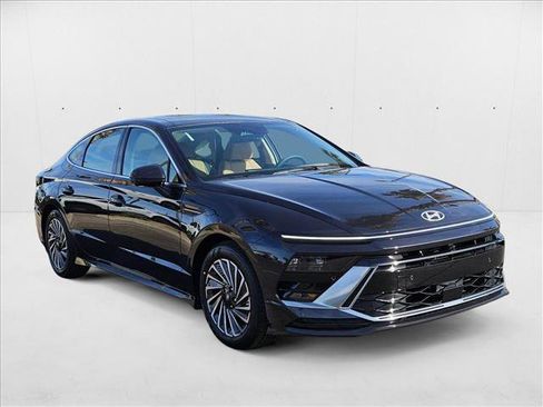 New 2025 Hyundai Sonata Limited image 4