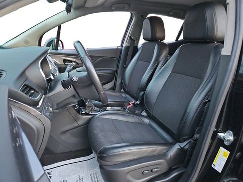 Used 2021 Buick Encore Preferred image 38