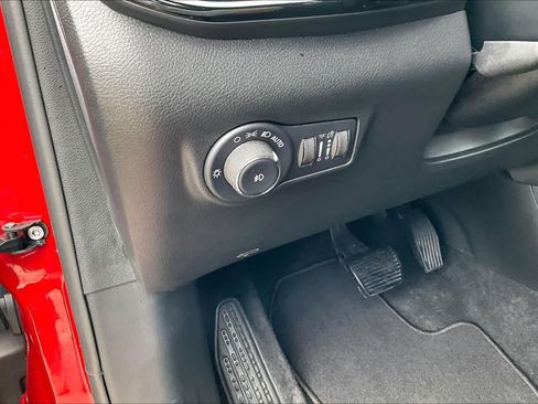 New 2026 Jeep Compass Latitude AWD/4WD image 18
