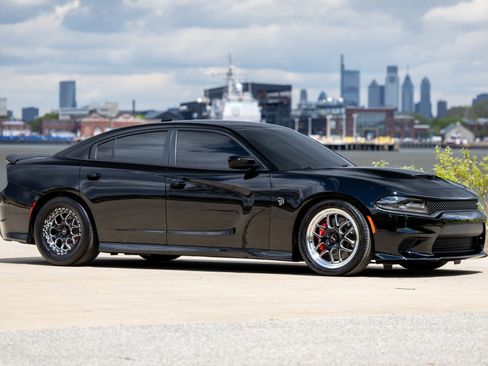 Used 2016 Dodge Charger SRT Hellcat w/ Harman/Kardon Audio Group RWD image 6