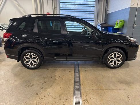 Used 2023 Subaru Forester Premium image 4