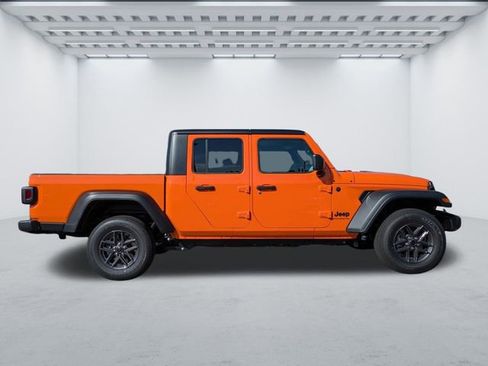 New 2025 Jeep Gladiator Sport image 3