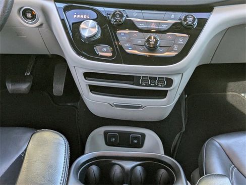 Used 2021 Chrysler Voyager Lxi image 18