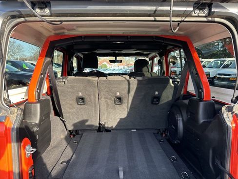 Used 2018 Jeep Wrangler Unlimited Sahara image 37