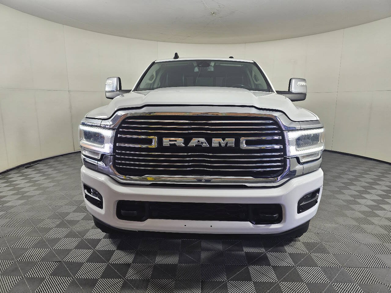 Used 2023 RAM 2500 Laramie AWD/4WD image 4