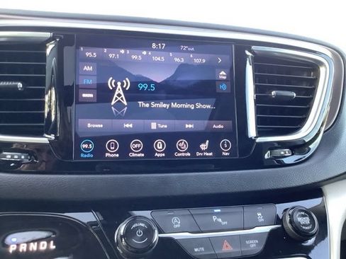Used 2018 Chrysler Pacifica Touring-L Plus FWD image 27