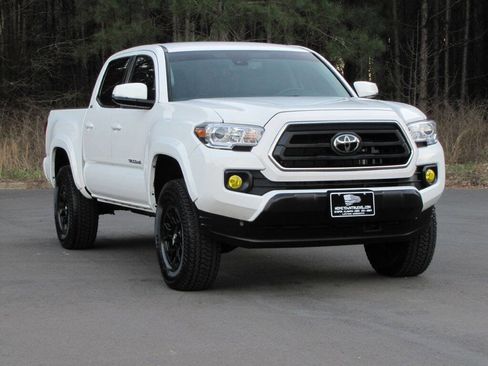 Used 2022 Toyota Tacoma 2WD Double Cab image 8