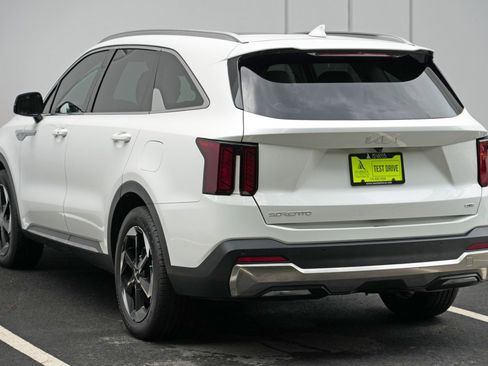 Used 2025 Kia Sorento EX w/ EX Panoramic Sunroof Package FWD image 47