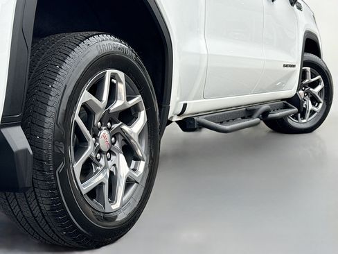 Used 2024 GMC Sierra 1500 SLT w/ SLT Premium Plus Package image 17