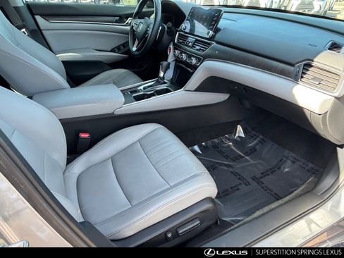 Used 2018 Honda Accord Touring image 12
